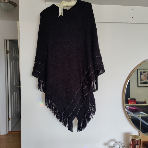 Cherie Bliss | 🖤 | Small / Medium | Women's poncho - Picture 8 of 10